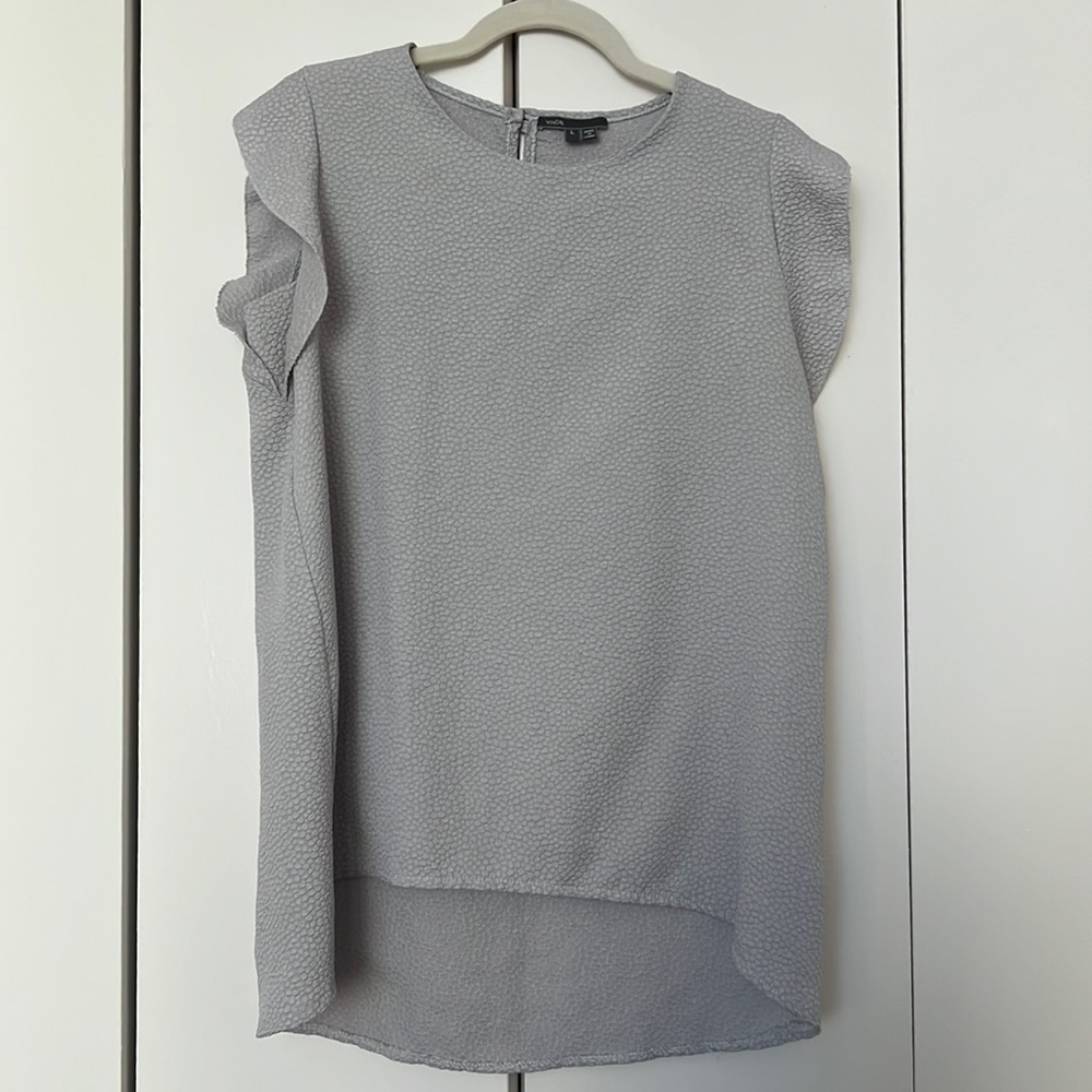 Donating march 1! Vince Gray Top Flutter Short Sleeve Blouse crew neck, size L